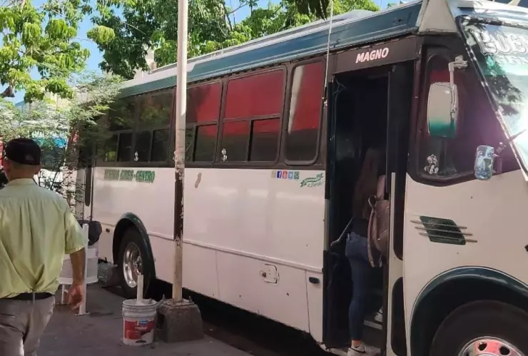 Pasajeros se quejan de camioneros groseros en Culiacán