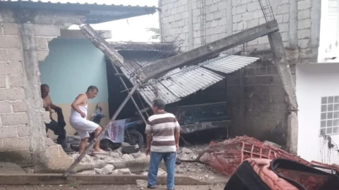 El chofer del camión de volteo fue detenido por las autoridades tras el accidente en Tuxtla Gutiérrez.