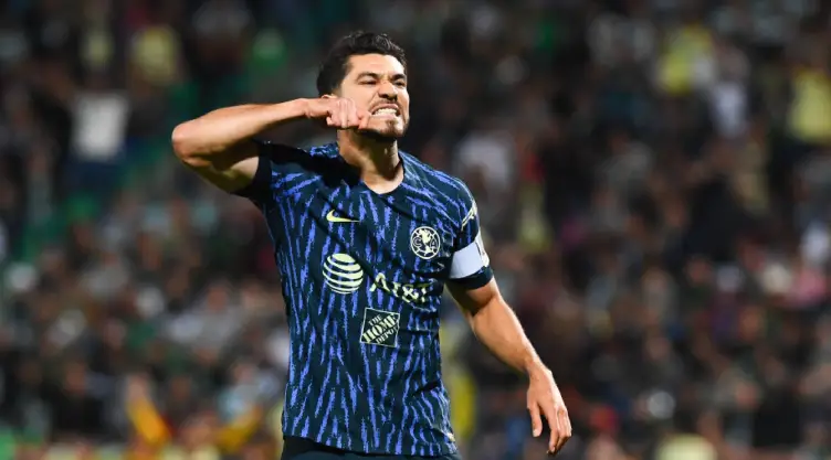 Henry Martín celebra su gol ante Santos