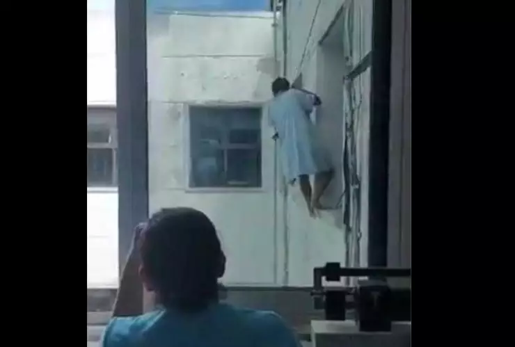 Paciente se lanza desde una ventana de un hospital en Coatzacoalcos y sobrevive