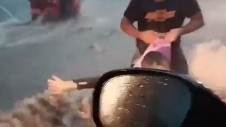 Video Papá y niño arrastrados por el agua en las inundaciones en Guatemala