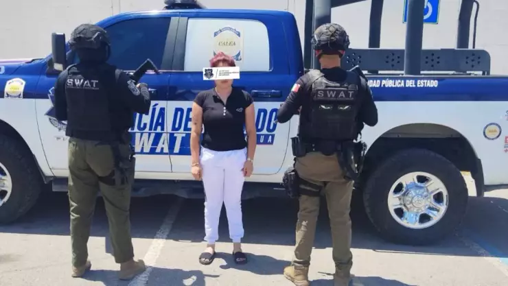 Mujer con 125 porciones de presunta droga