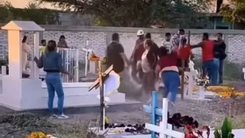 Video Pelea en panteón entre familias se viraliza en redes sociales