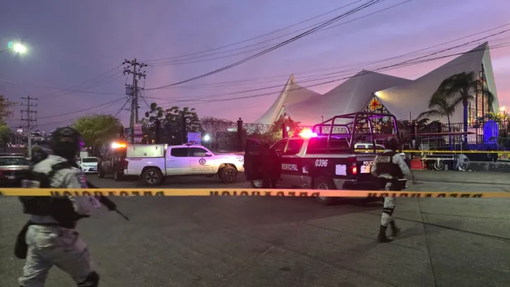 Hallan carro con cuerpos sin vida en La Lomita, Culiacán