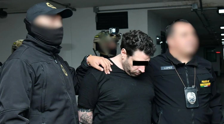Socio del tecladista de Camilo Séptimo revela qué hizo con el arma.