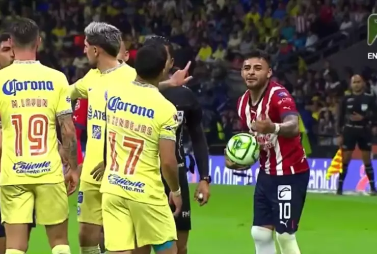 Alexis Vega insulta a Alejandro Zendejas