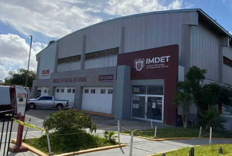 Abren albergue para migrantes venezolanos en Unidad Deportiva en Tijuana