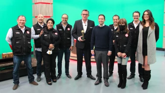 Benjamín Salinas entregó un especial reconocimiento a Jorge Garralda por estos 30 años de A Quien Corresponda