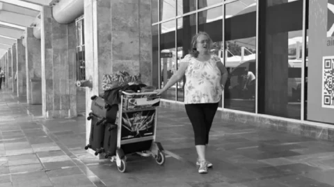 ¡Regresó a casa! Lisa Lee Wenk, la mujer canadiense varada en el Aeropuerto de Cancún