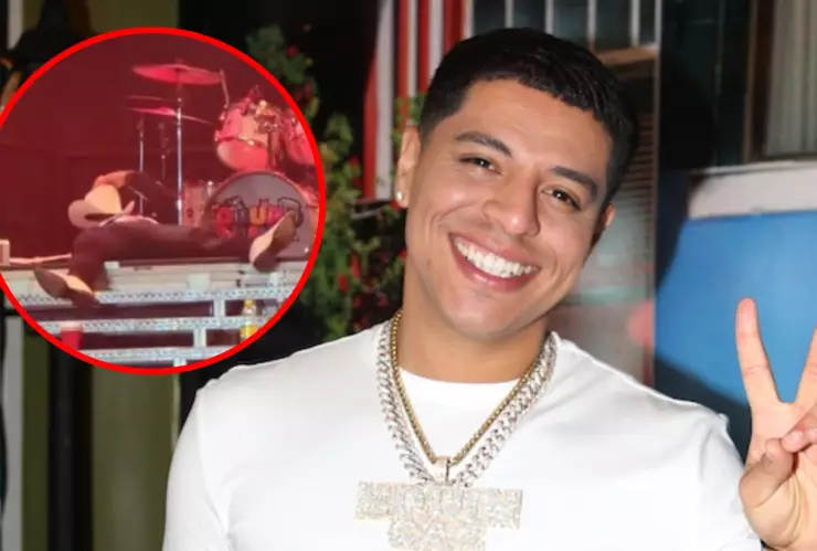 Eduin Caz queda tirado en el escenario por culpa del alcohol.