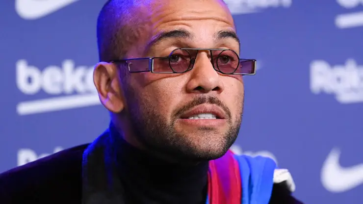 Dani Alves en conferencia de prensa