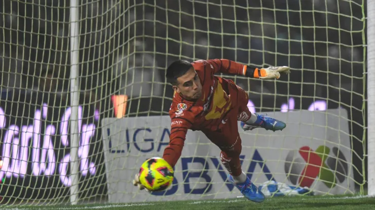 Álex Padilla podría jugar la Champions League tras salir de Pumas