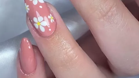 9 diseños de uñas para manos gorditas que las harán lucir más delgadas