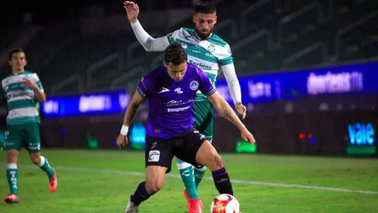 nicolas-daz-of-mazatlan-fights-for-the-ball-with-ignacio-jeraldino-of-picture-id1297897117