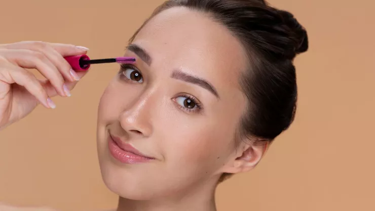 maquillar cejas