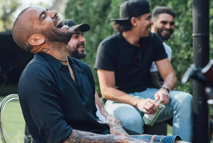 Dani Alves hace fiesta en su casa tras primeras horas de libertad condicional.jpg