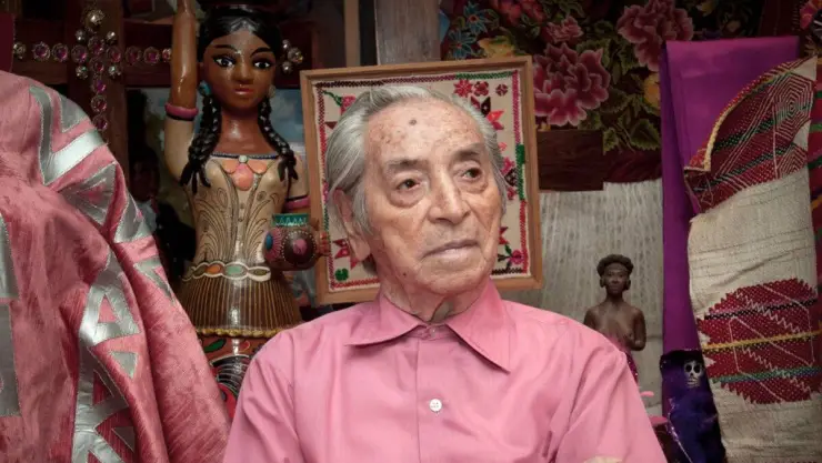 Ramon Valdiosera creó el término rosa mexicano.