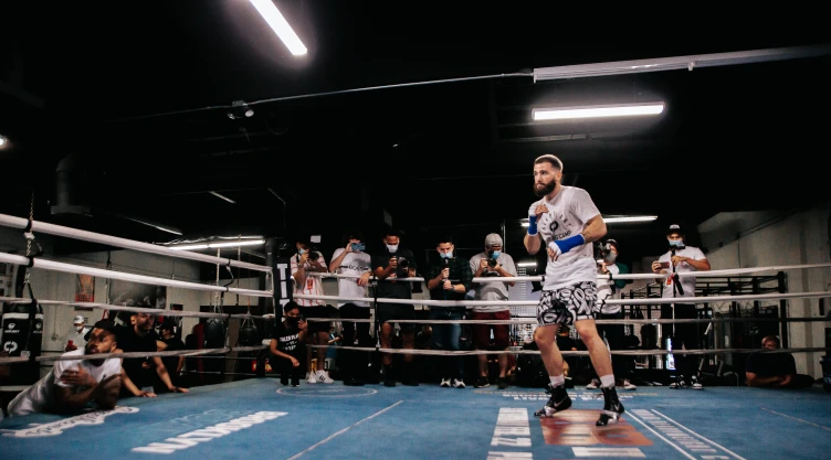 Caleb Plant entrenamiento pelea Canelo Álvarez