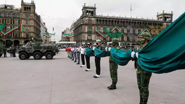 Desfile militar por la conmemoración del 211 aniversario de la Independencia de México.