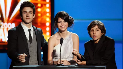 selena gomez regresa a los hechiceros de waverly place