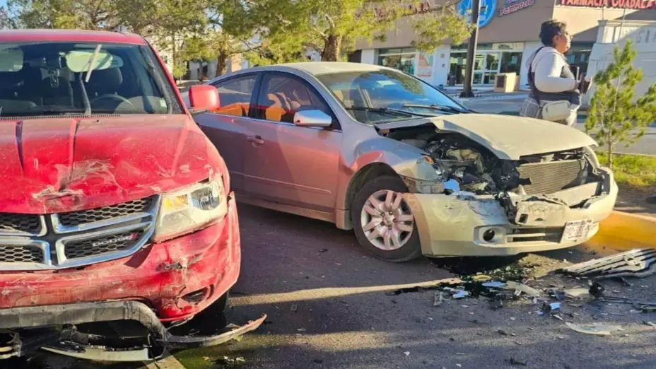 Conductor provoca choque