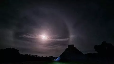 FOTOS Impresionante serpiente lunar en Chichén Itzá