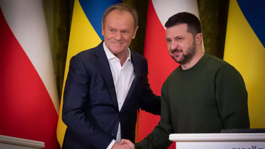 Donald Tusk y Volodymyr Zelenskyy en Kiev, Ucrania.