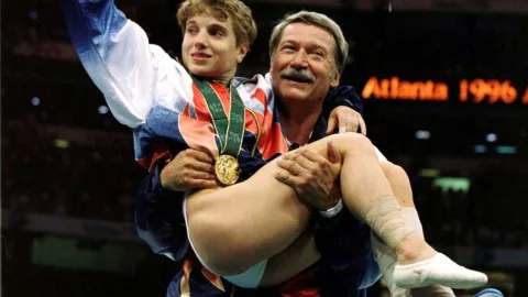 bela-karolyi-kerry-strug-1996