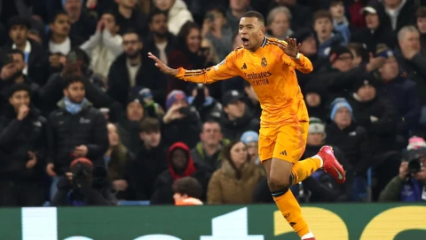 Mbappé festeja su gol