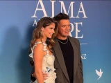 Alejandro Sanz y Stephanie Cayo hacen su debut como pareja