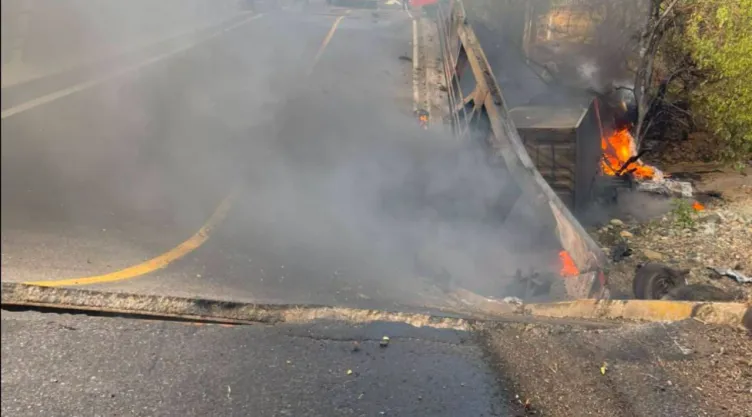 Puente Guijo colapsa tras accidente en Zacapa, Guatemala