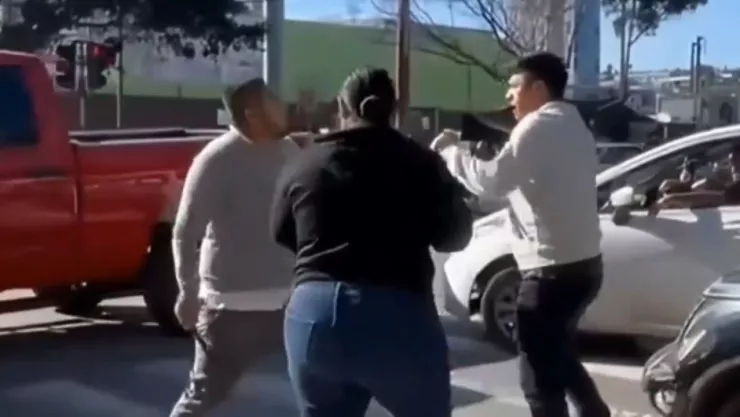 Video muestra pelea entre dos hombres en pleno centro de Tijuana