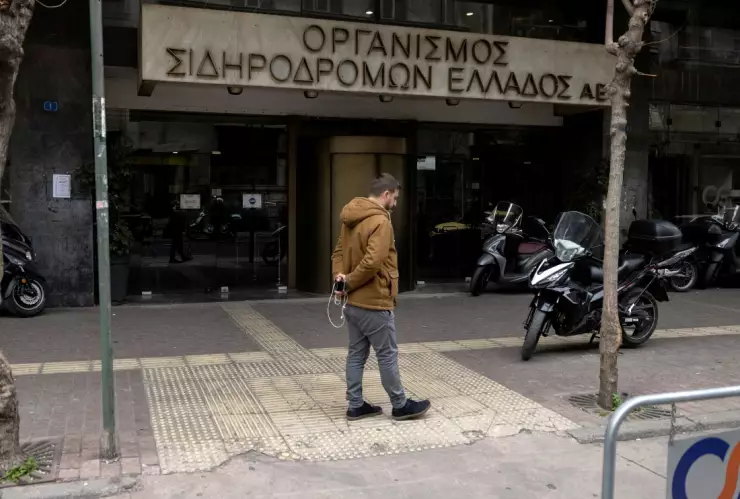 Indemnizarán a familias de víctimas del choque de trenes en Grecia