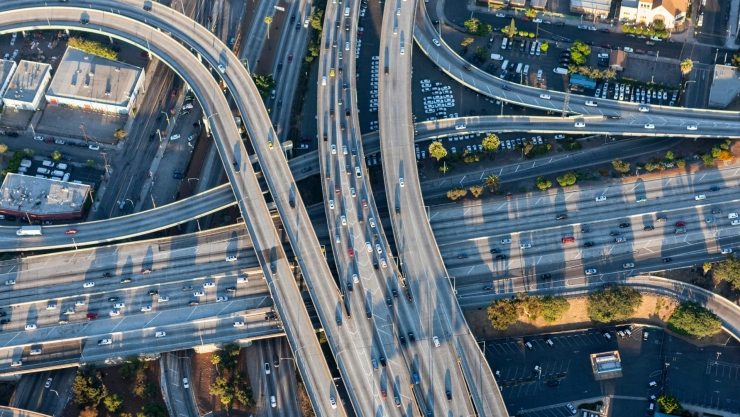 Vista aérea de la autopista de Santa Mónica.
