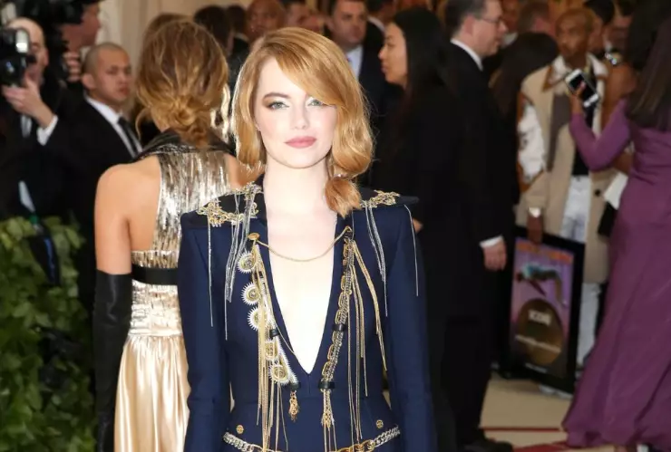 ¿Qué la pasó a Emma Stone? Aparece rapada y genera preocupación
