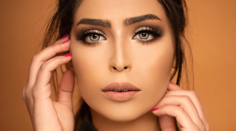 /estilo-de-vida/5-sombra-negra-maquillajes