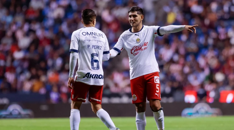 Víctor Guzmán con las Chivas de Guadalajara