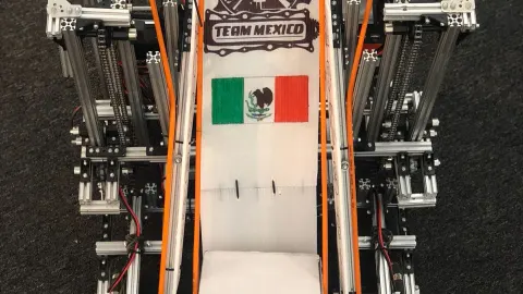 Equipo mexicano de robótica y su robot de competencia