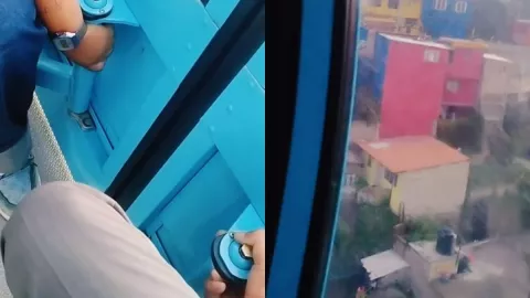 Video de pasajeros sostienen puertas del teleférico en Iztapalapa para que no se abren en el viaje