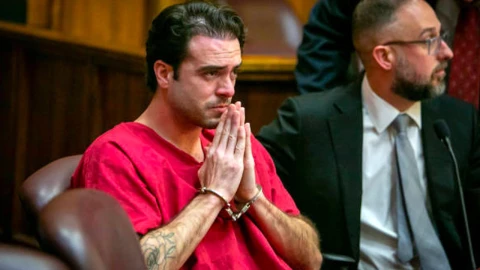 Pablo Lyle escuchando su sentencia en una corte de Miami, Florida.