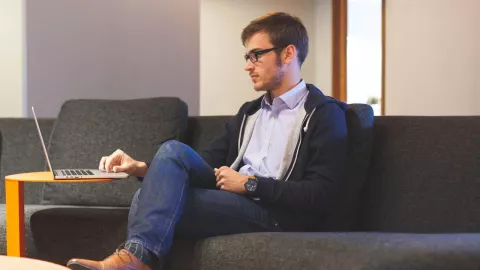 Comportamientos que demuestran que estas con un hombre maduro