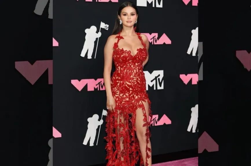 Selena AMAS.jpg