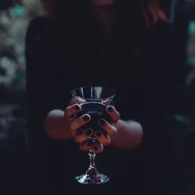 /estilo-de-vida/como-hacer-3-disenos-unas-estilo-bruja-moderna-halloween