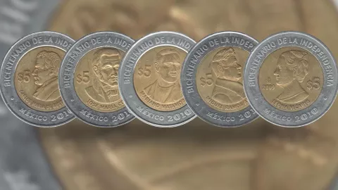 Monedas de 5 pesos bicentenario independencia.jpg