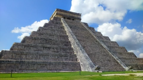 Subir a Chichén Itzá multa zonas arqueológicas