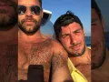 Ricky Martin y su pareja tomando el sol.jpg