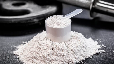 ¿Funciona tomar creatina? Beneficios, contras y cómo consumirla correctament.jpg