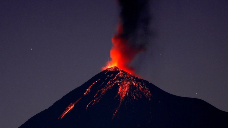 Actividad del Volcán de Fuego hoy: Reportan explosiones constantes en Guatemala