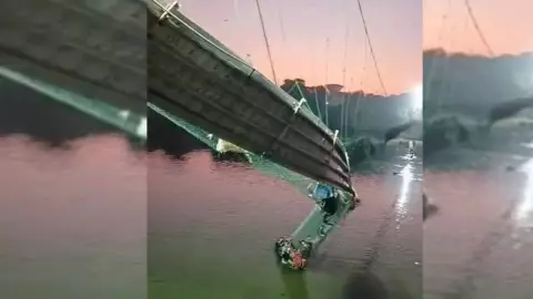 VIDEO: Colapsa puente colgante en India; hay muertos y desaparecidos