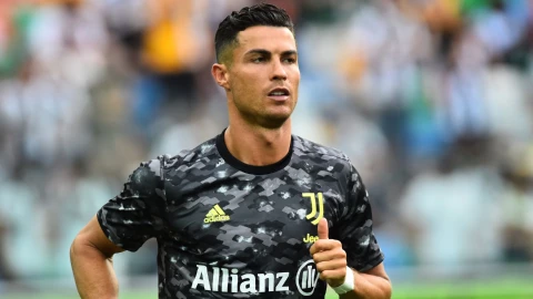 CR7 calienta antes de un juego con la Juventus